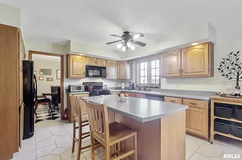 3100 Red Bud Ln, Springfield, IL 62712 photo 3