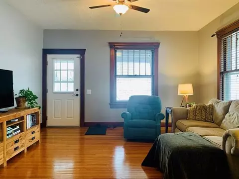 608 Garfield Ave, Springfield, IL 62702 photo 2