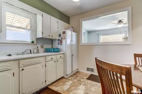 2520 S 4th St, Springfield, IL 62703 photo 6