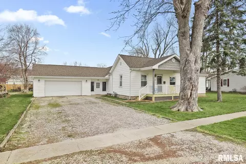 307 E Locust St, Chatham, IL 62629 photo 2