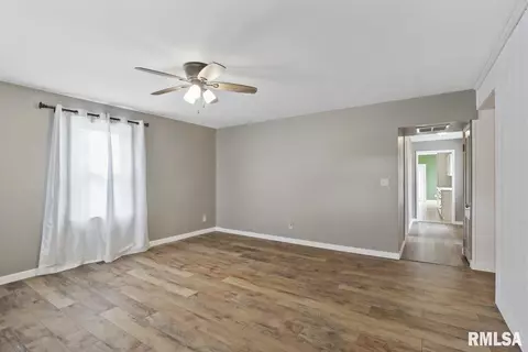 307 E Locust St, Chatham, IL 62629 photo 7