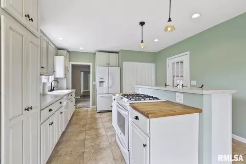 307 E Locust St, Chatham, IL 62629 photo 9