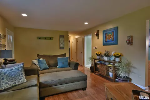 509 Witherspoon Dr, Springfield, IL 62704 photo 3