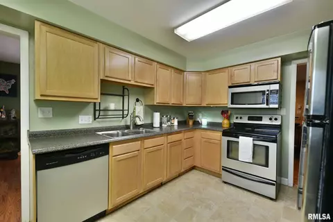 509 Witherspoon Dr, Springfield, IL 62704 photo 10