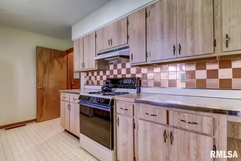2502 E Devonshire Rd, Springfield, IL 62703 photo 11