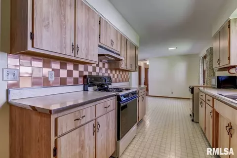 2502 E Devonshire Rd, Springfield, IL 62703 photo 8