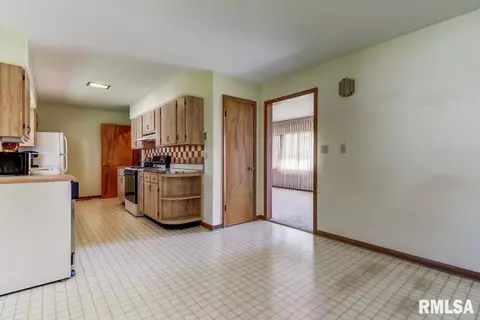 2502 E Devonshire Rd, Springfield, IL 62703 photo 14
