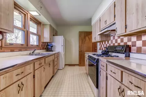 2502 E Devonshire Rd, Springfield, IL 62703 photo 13