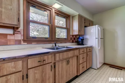 2502 E Devonshire Rd, Springfield, IL 62703 photo 12