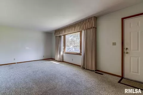 2502 E Devonshire Rd, Springfield, IL 62703 photo 2