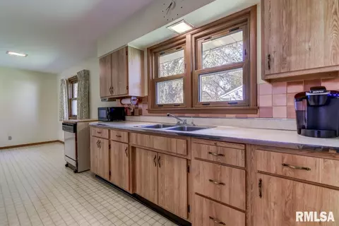 2502 E Devonshire Rd, Springfield, IL 62703 photo 10