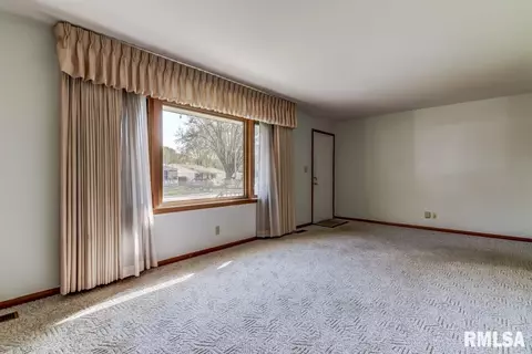 2502 E Devonshire Rd, Springfield, IL 62703 photo 3