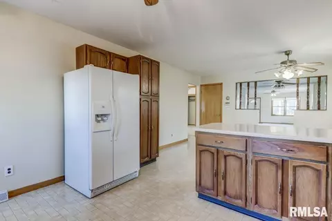 1129 Milton Ave, Springfield, IL 62702 photo 14