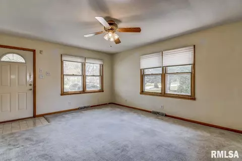 1129 Milton Ave, Springfield, IL 62702 photo 2