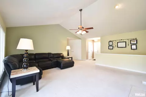 868 Cherokee Dr, Springfield, IL 62711 photo 4