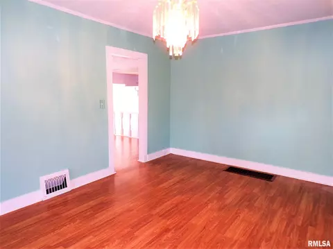434 N Center St, Oneida, IL 61467 photo 18