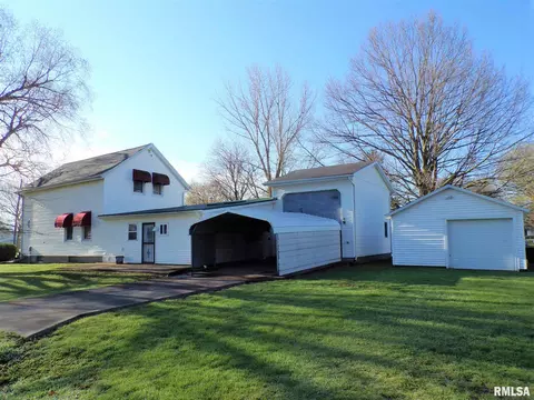 434 N Center St, Oneida, IL 61467 photo 4