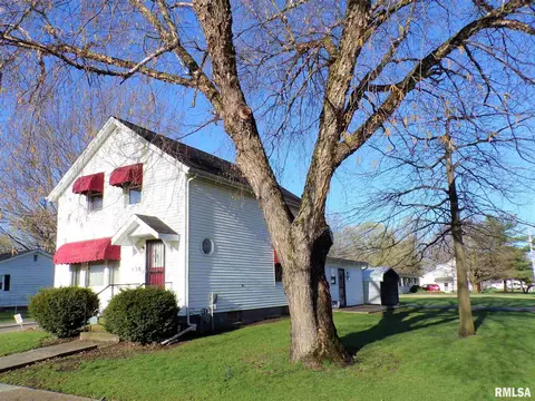 434 N Center St, Oneida, IL 61467 photo 2
