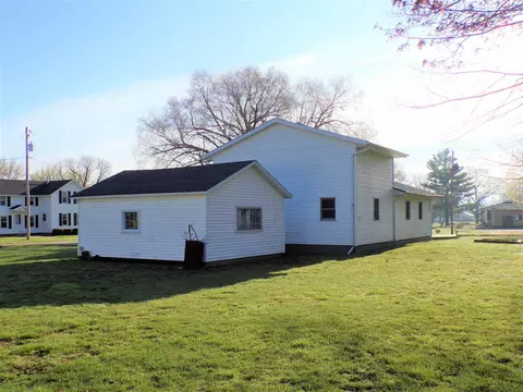 434 N Center St, Oneida, IL 61467 photo 6
