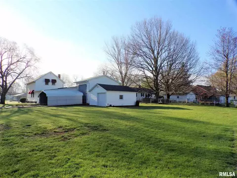 434 N Center St, Oneida, IL 61467 photo 5