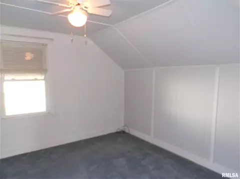 434 N Center St, Oneida, IL 61467 photo 28