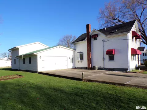 434 N Center St, Oneida, IL 61467 photo 7