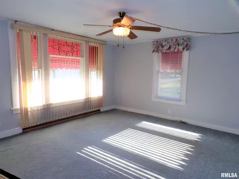 434 N Center St, Oneida, IL 61467 photo 15