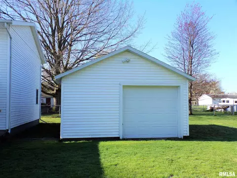 434 N Center St, Oneida, IL 61467 photo 11