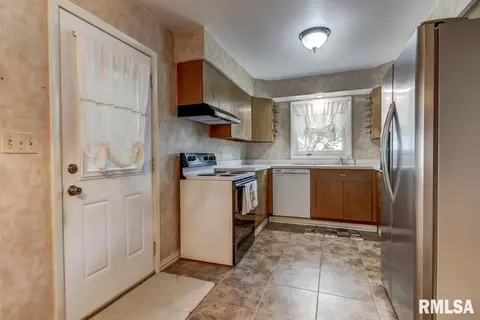 2218 Lynnhaven Dr, Springfield, IL 62704 photo 11