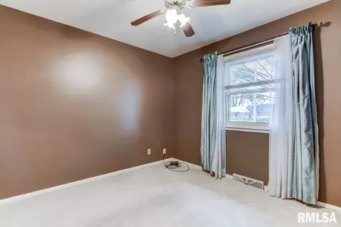 2218 Lynnhaven Dr, Springfield, IL 62704 photo 21