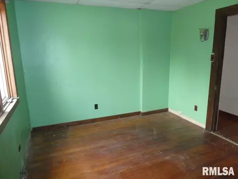 215 Ebony St, Thayer, IL 62689 photo 8