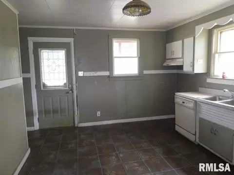 215 Ebony St, Thayer, IL 62689 photo 5