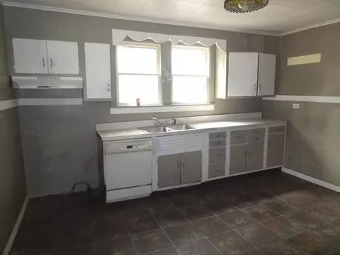 215 Ebony St, Thayer, IL 62689 photo 6