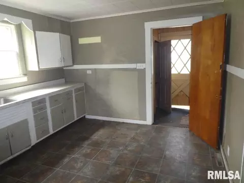 215 Ebony St, Thayer, IL 62689 photo 4