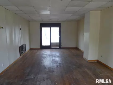 215 Ebony St, Thayer, IL 62689 photo 2