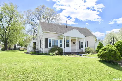 812 E Madison St, Riverton, IL 62561 photo 1