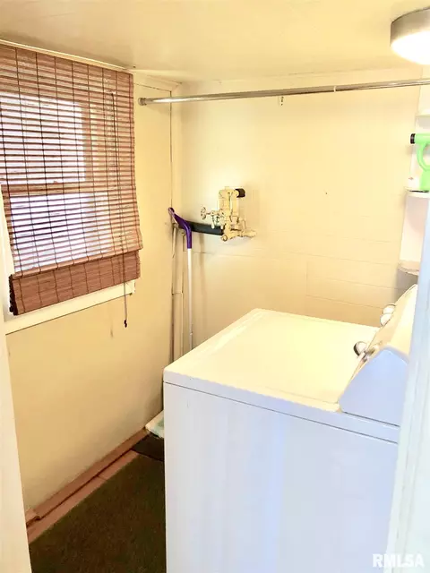 812 E Madison St, Riverton, IL 62561 photo 18