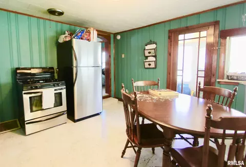 812 E Madison St, Riverton, IL 62561 photo 5
