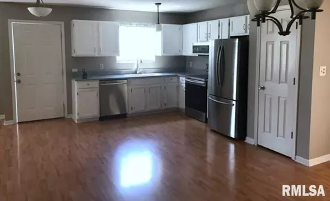 4017 Hoffman Dr, Springfield, IL 62707 photo 4