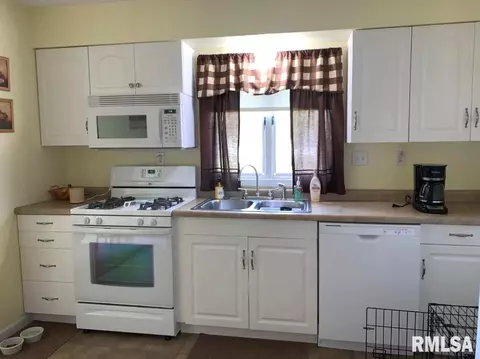 500 E Jackson St, Virden, IL 62690 photo 7