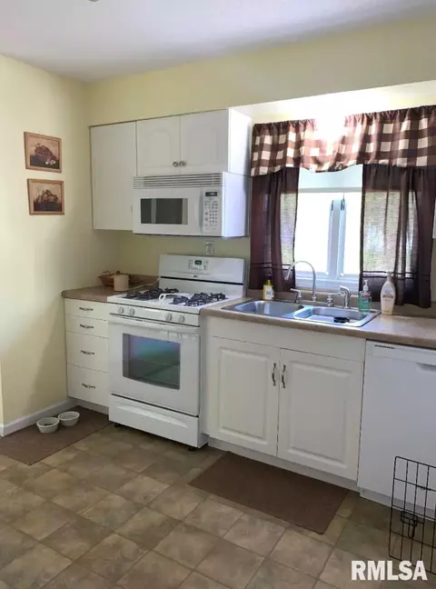 500 E Jackson St, Virden, IL 62690 photo 9