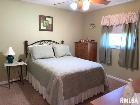 500 E Jackson St, Virden, IL 62690 photo 12