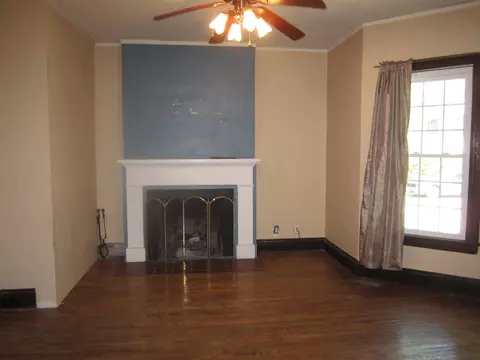1117 W Edwards St, Springfield, IL 62704 photo 2