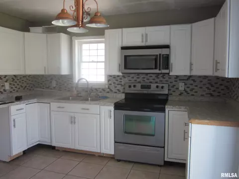 1117 W Edwards St, Springfield, IL 62704 photo 8