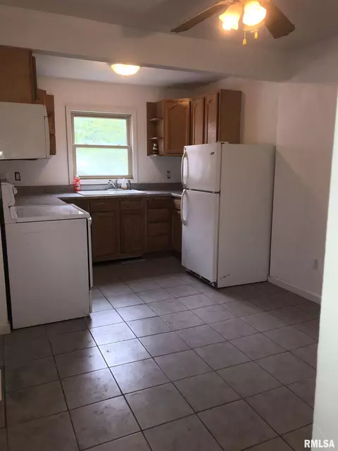 2911 S Walnut St, Springfield, IL 62704 photo 8
