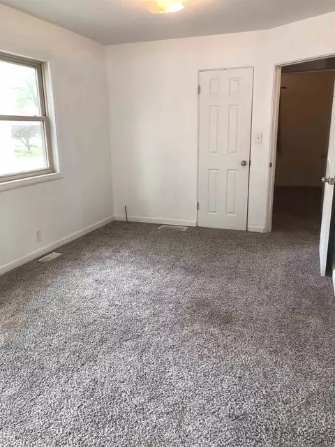 2911 S Walnut St, Springfield, IL 62704 photo 13