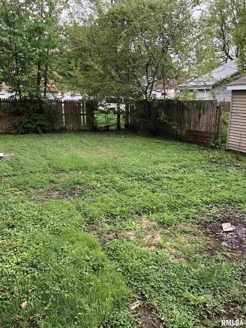 2911 S Walnut St, Springfield, IL 62704 photo 6