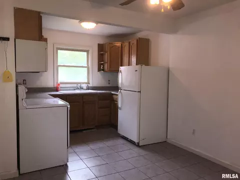 2911 S Walnut St, Springfield, IL 62704 photo 7