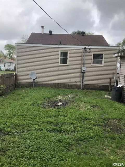 2911 S Walnut St, Springfield, IL 62704 photo 3