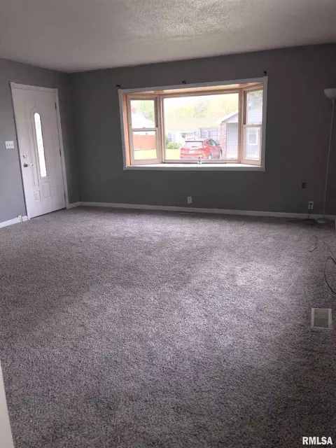 2911 S Walnut St, Springfield, IL 62704 photo 9